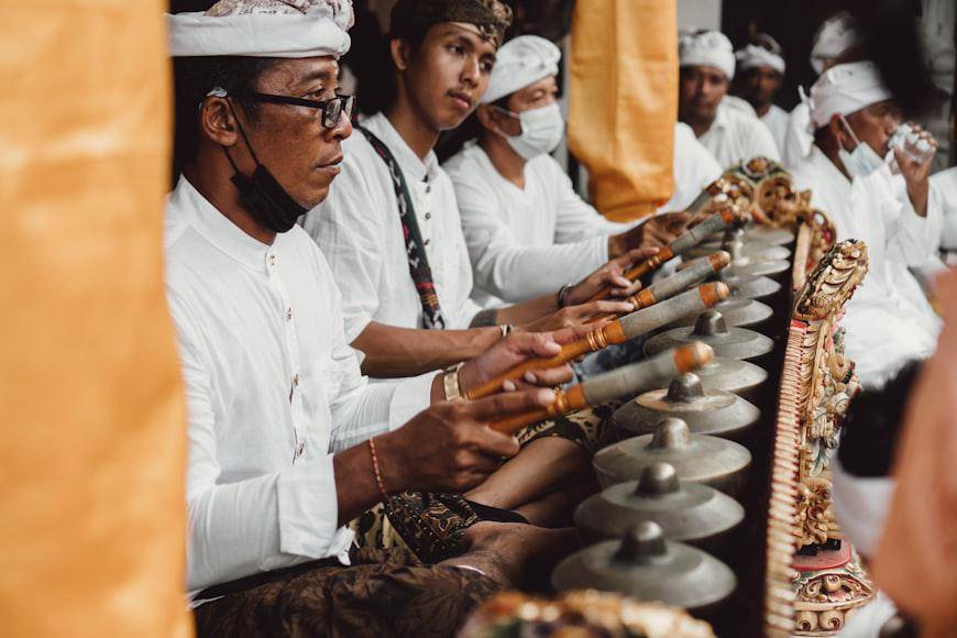 pentas seni dan budaya (unsplash.com/Polina Kuzovkova)