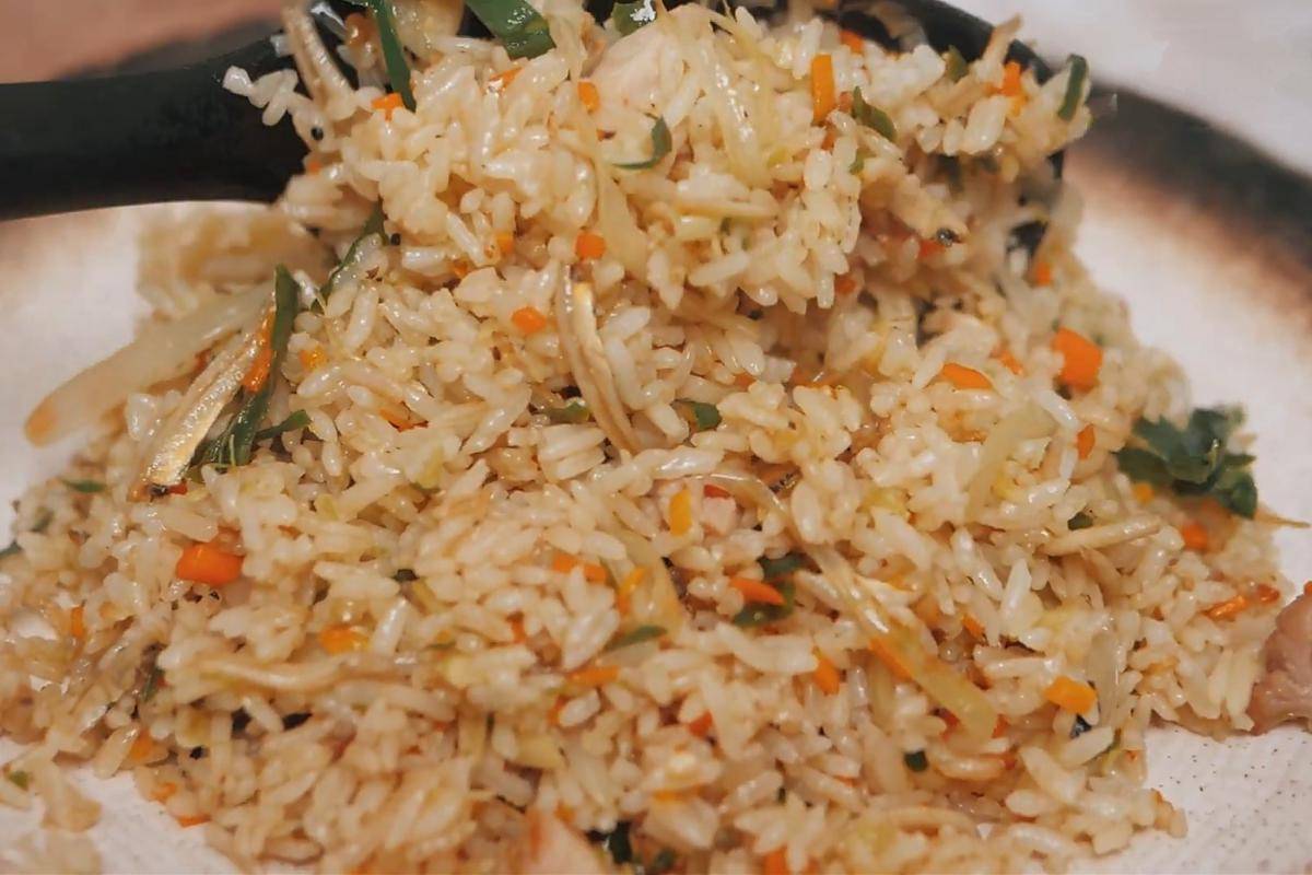 ilustrasi nasi goreng teri cabe ijo 