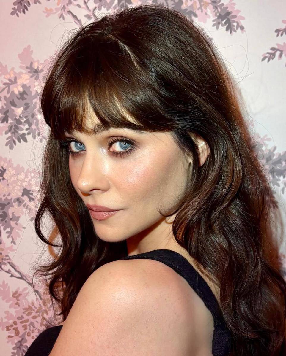 Gaya makeup Zooey Deschanel (instagram.com/zooeydeschanel)