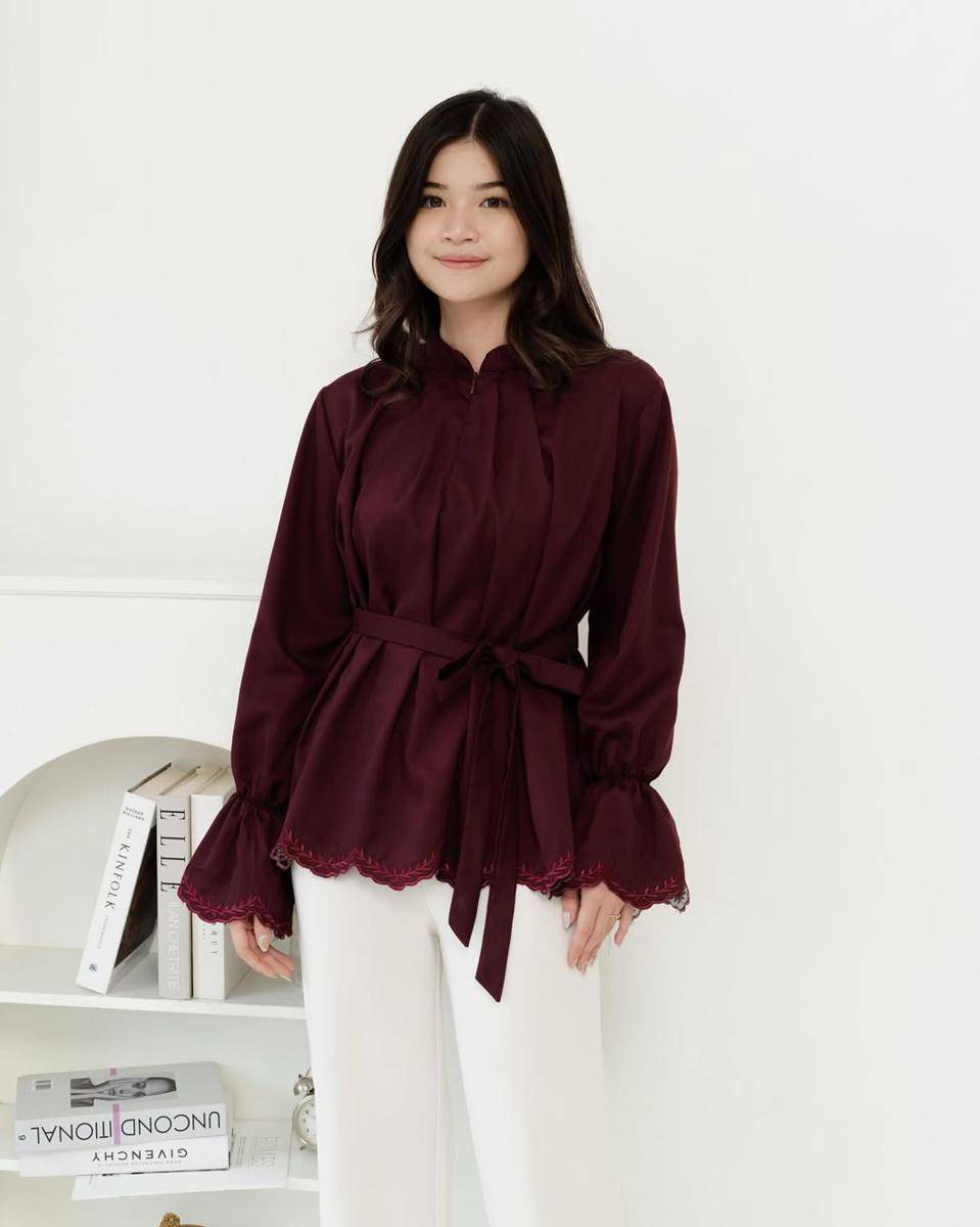 Outfit kantor tema HUT RI (instagram.com/kiya.id)