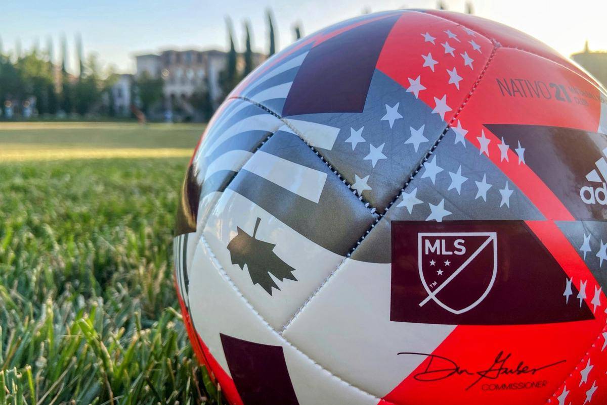 ilustrasi bola berlogo Major League Soccer 