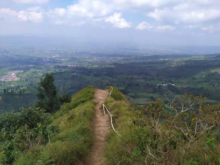 potret bukit Sikendil (google.com/maps/Meswa Craft Channel)
