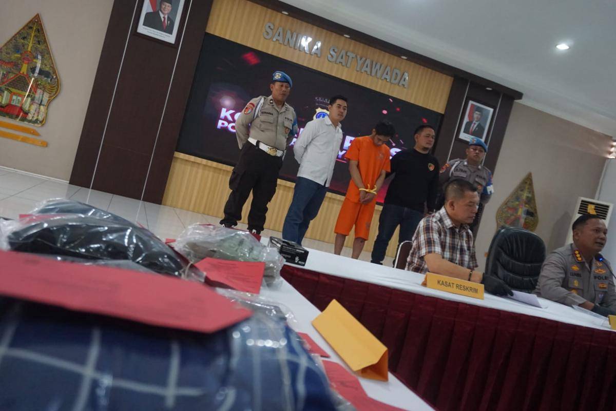 Polresta Yogyakarta mengamankan pria diduga habisi teman wanita di hotel.