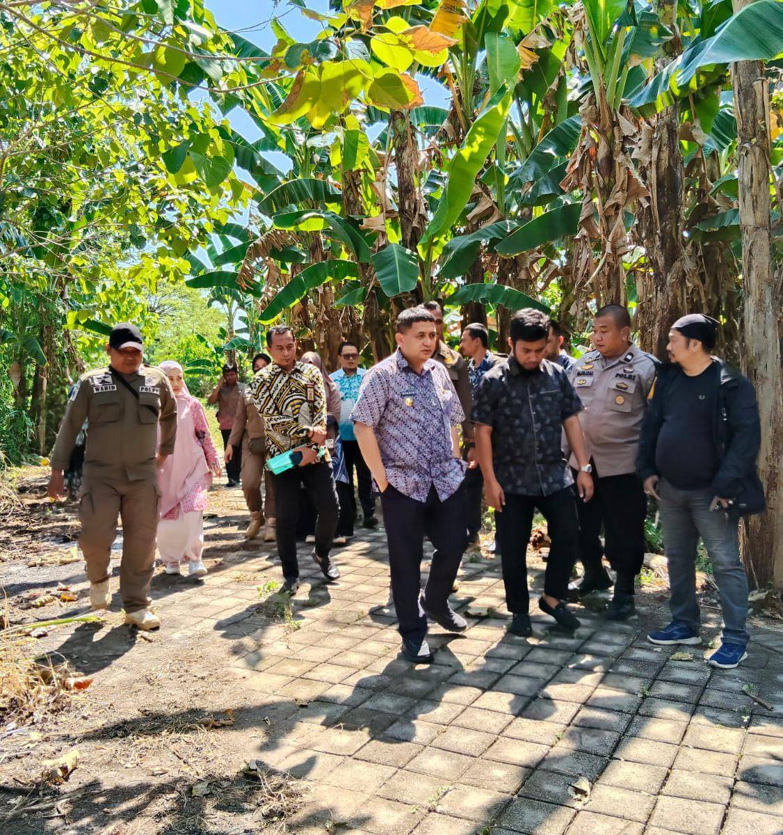 Wali Kota Makassar, Munafri Arifuddin, meninjau lahan seluas 20 hektare di Kompleks Pemda Antang, Kecamatan Manggala, yang rencananya akan dibangun menjadi taman kota dan fasilitas olahraga, Kamis (14/8/2026).