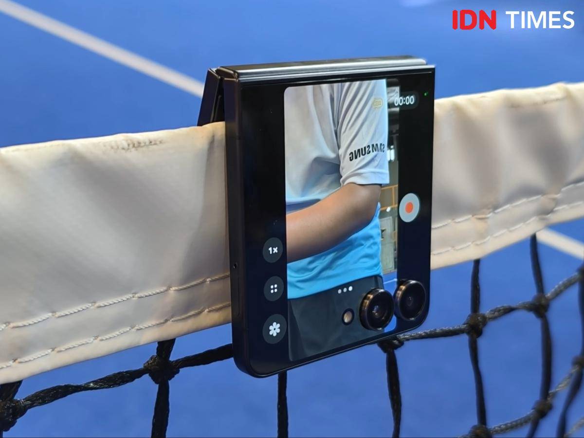 Bikin Konten Padel dengan Galaxy Z Flip7 (IDN Times/Fatkhur Rozi)