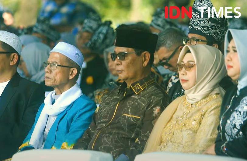Momen Harjad 75 Kalsel, mantan Gubernur Kalsel H Sahbirin Noor (Paman Birin) muncul ke khalayak umum setelah lama tak terlihat pasca-mengundurkan diri sebagai Gubernur Kalsel tahun lalu, Kamis (14/8/2025). (Sekreteriat Daerah Kalimantan Selatan/YouTube)