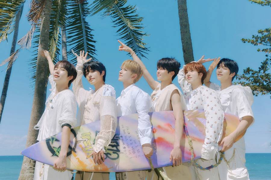 Potret member NCT Wish di Bali Chocolate Factory, Bali 