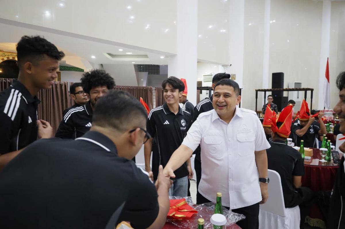 Wali Kota Makassar Munafri Arifuddin menjamu pemain dan pelatih PSM Makassar makan malam, Rabu (13/8/2025). (Dok. Istimewa)