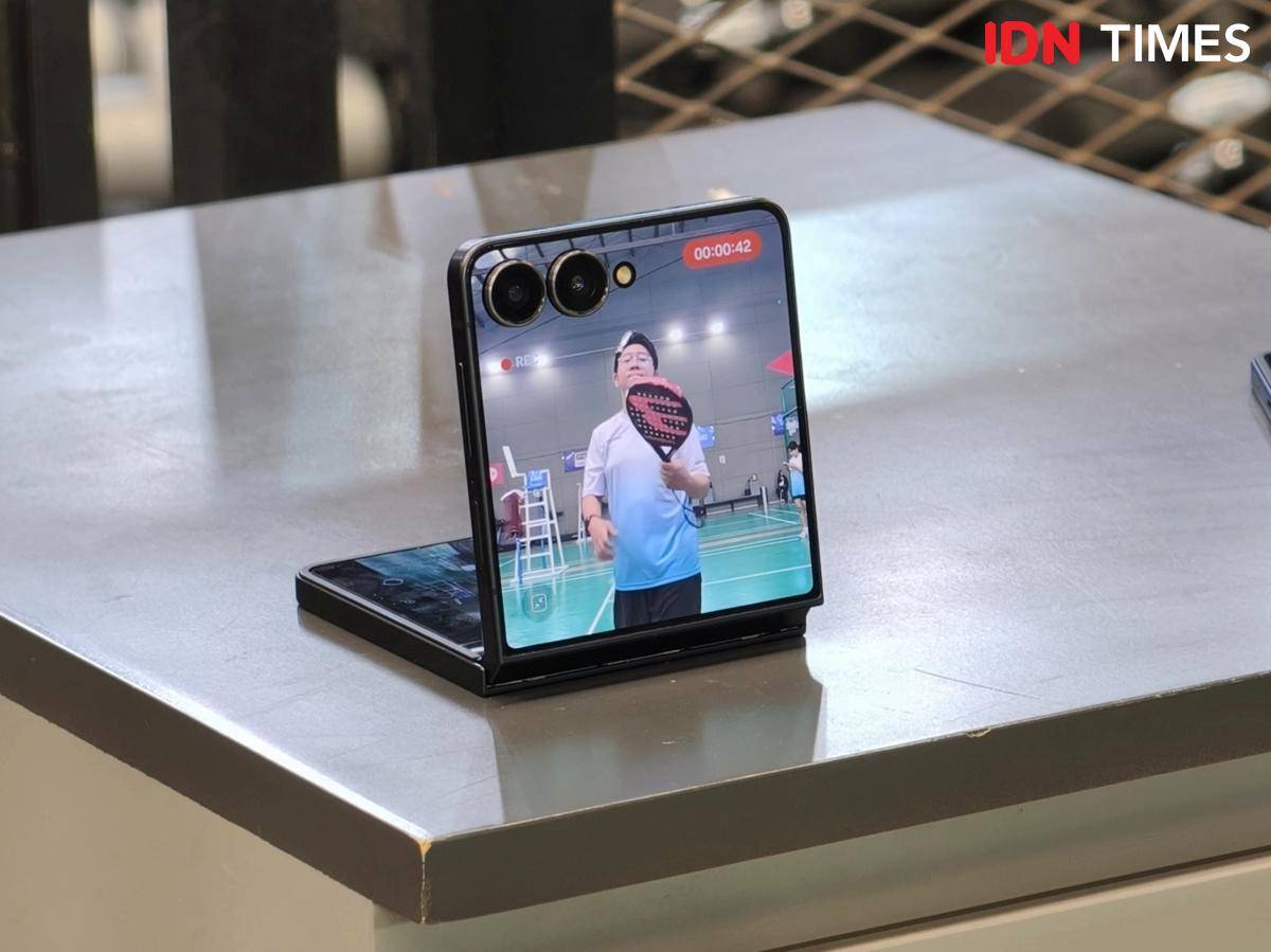 Bikin Konten Padel dengan Galaxy Z Flip7 (IDN Times/Fatkhur Rozi)