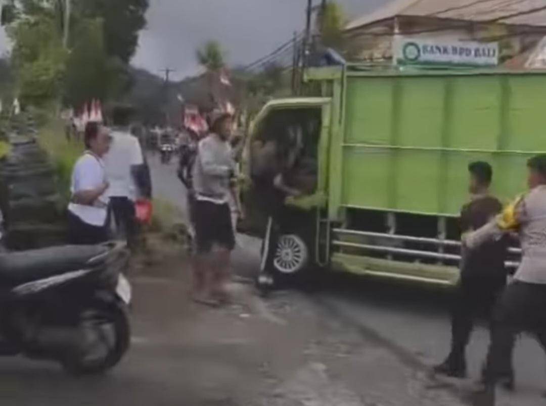 Kecelakaan melibatkan truk di wilayah Desa Duda, Kecamatan Selat, Karangasem. 