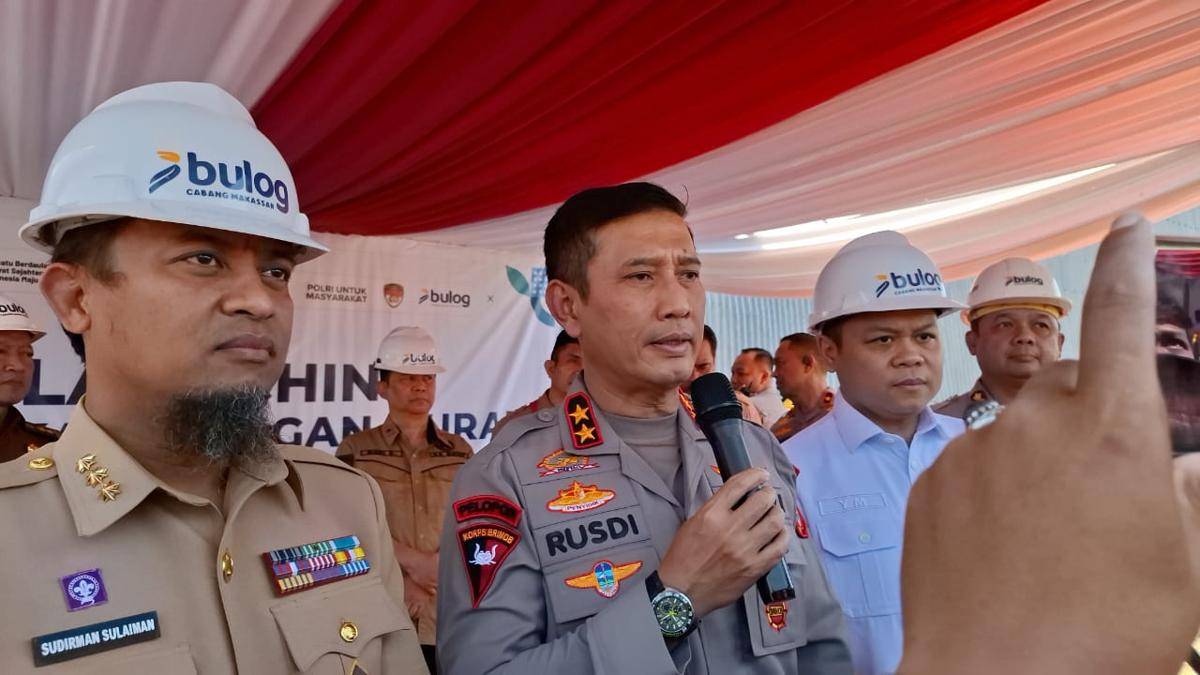 Kick Off Gerakan Pangan Murah Polri di Gudang Bulog, Jl Urip Sumoharjo, Makassar, Kamis (14/8/2025).
