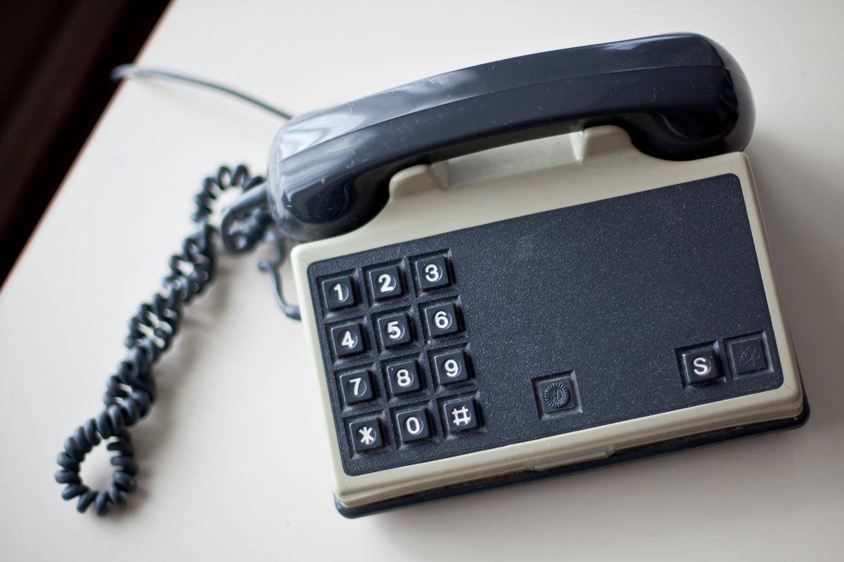 ilustrasi layanan dial-up (unsplash.com/Reno Laithienne