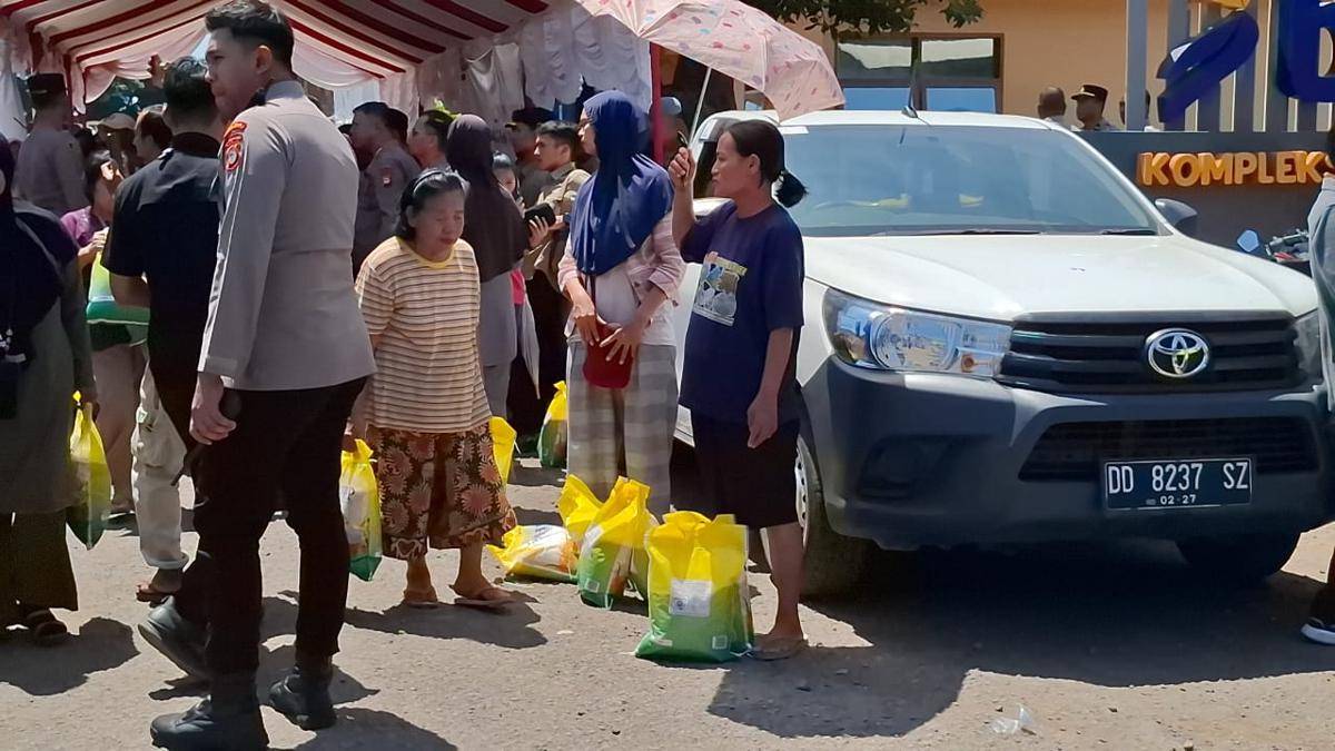 Kick Off Gerakan Pangan Murah Polri di Gudang Bulog, Jl Urip Sumoharjo, Makassar, Kamis (14/8/2025).