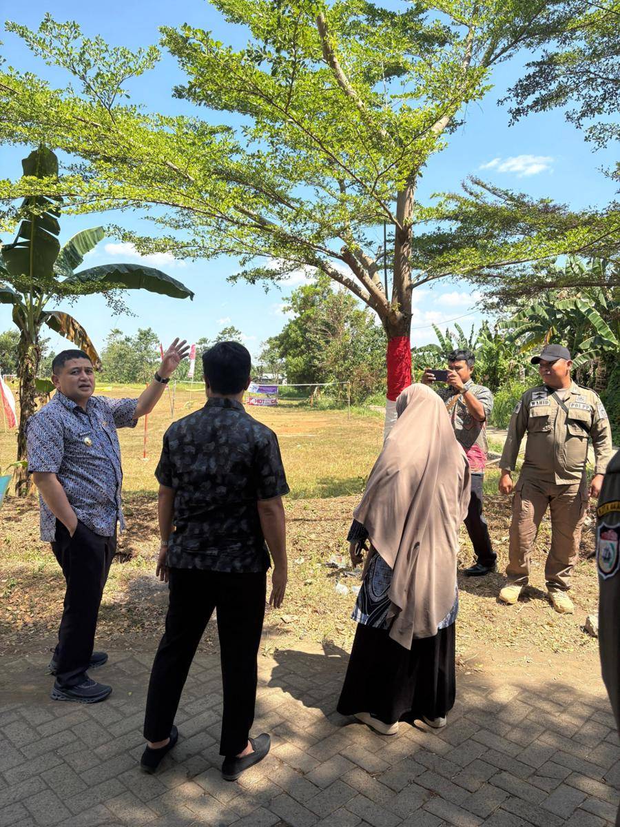 Wali Kota Makassar, Munafri Arifuddin, meninjau lahan seluas 20 hektare di Kompleks Pemda Antang, Kecamatan Manggala, yang rencananya akan dibangun menjadi taman kota dan fasilitas olahraga, Kamis (14/8/2026).