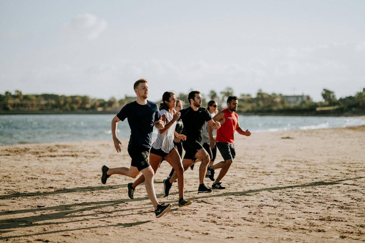 ilustrasi lari di pantai (unsplash.com/unsplash)