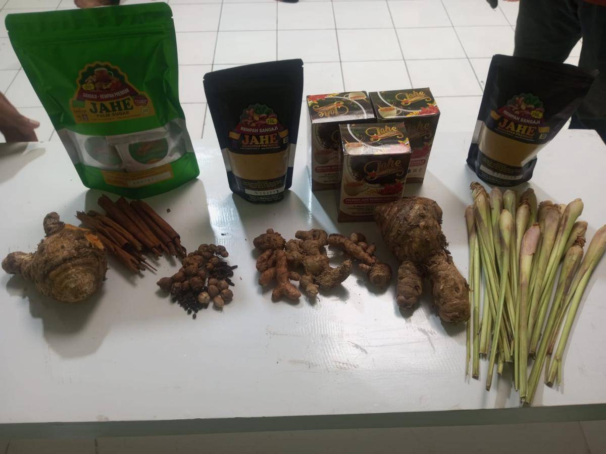 Bahan baku yang digunakan untuk membuat Jahe Rempah Sangaji