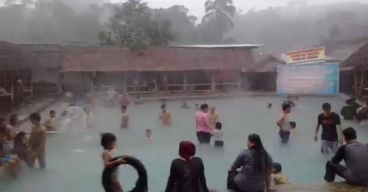 Pemandian air panas di Cipanas Lebak