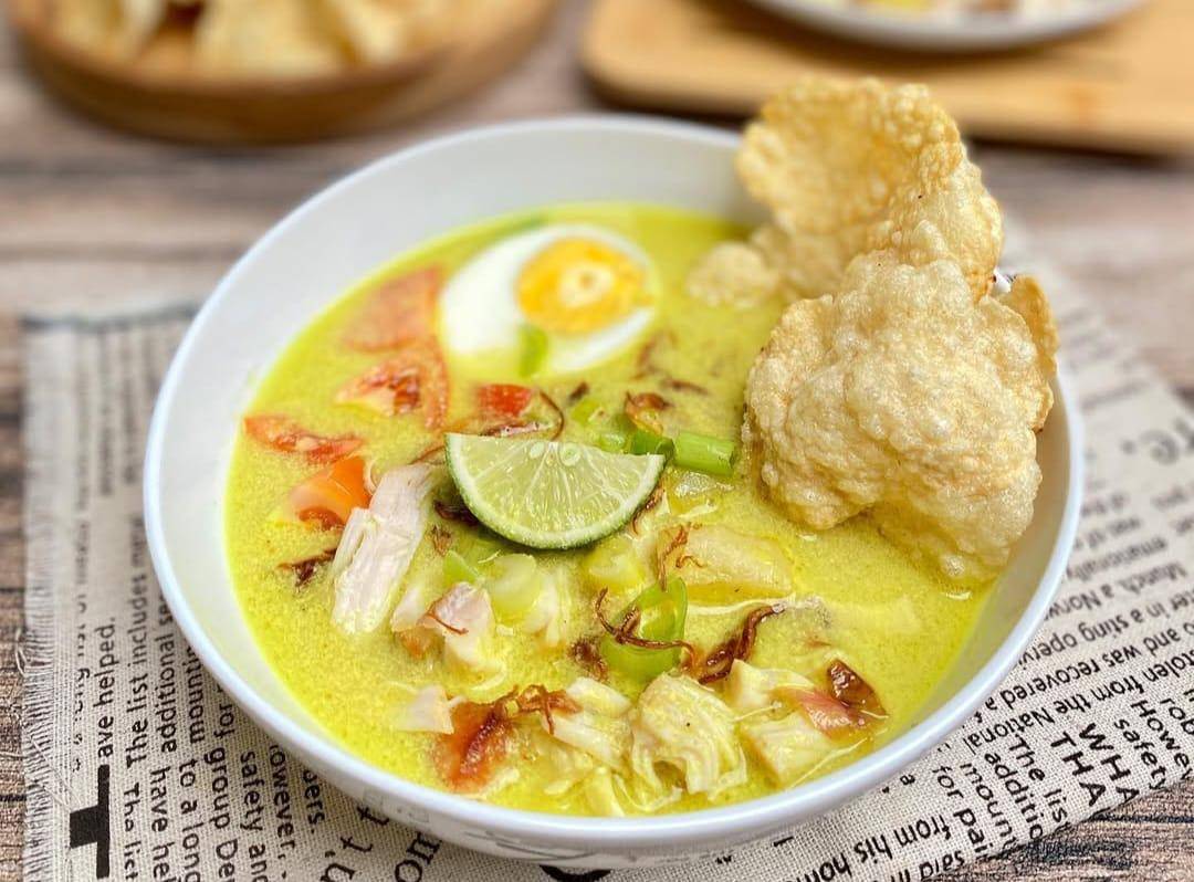 ilustrasi tips memasak  soto kuah santan yang gurih dan kaya rasa 