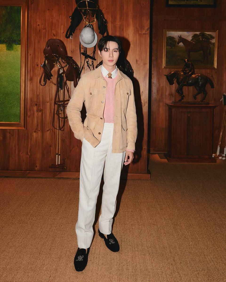 styling white pants ala Zee Pruk Panich (instagram.com/zeepruk)
