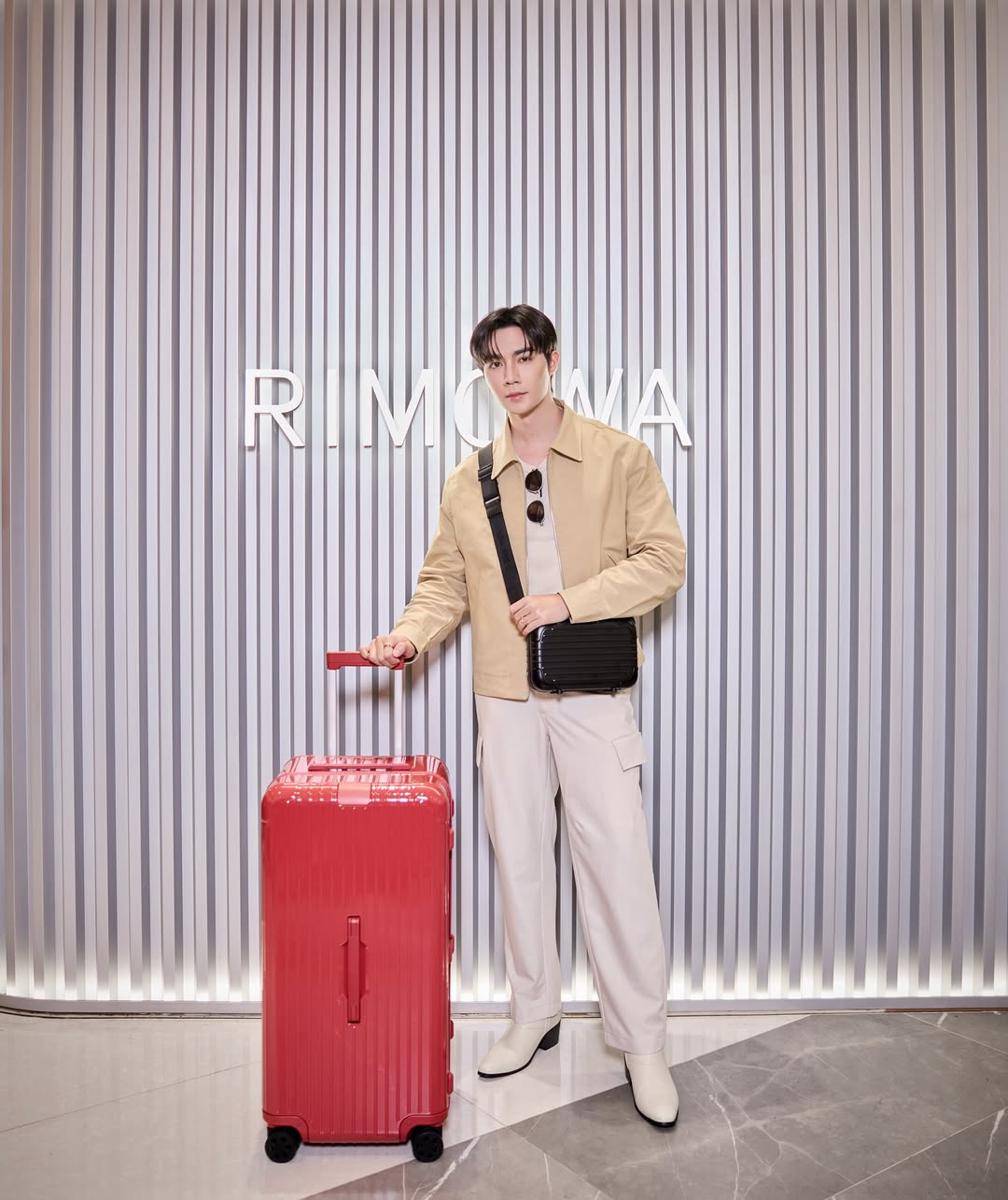 styling white pants ala Zee Pruk Panich (Instagram.com/zeepruk)