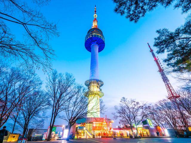 potret Namsan Tower (vecteezy.com/Siraphol Siricharattakul)