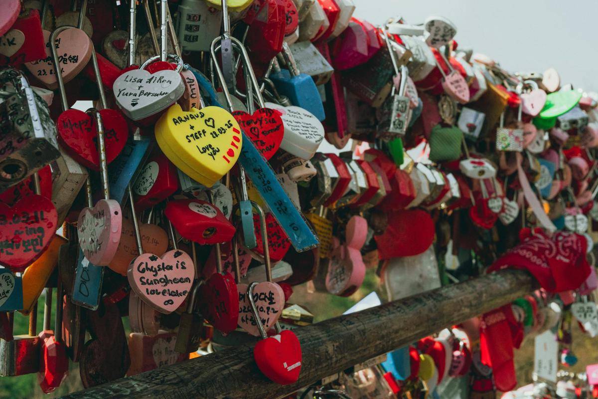 potret gembok cinta di Namsan Tower (pexels.com/Khanh Nguyen)