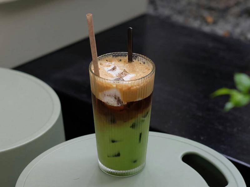ilustrasi espresso matcha