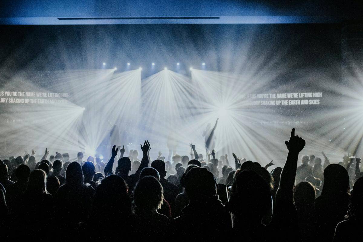 ilustrasi konser musik (unsplash.com/@rachelcoyne)