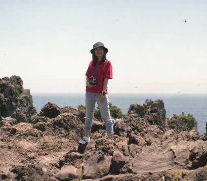 ilustrasi mendaki gunung 