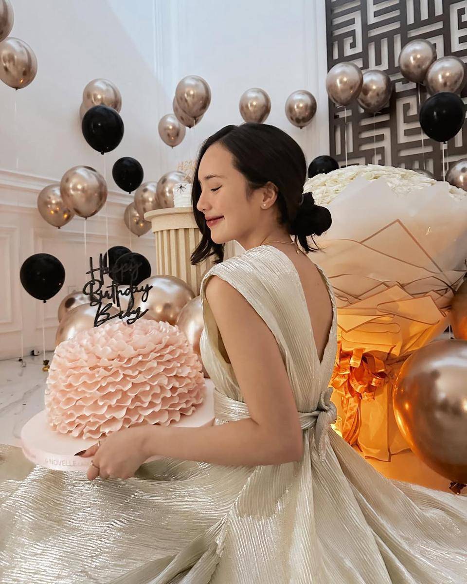 inspirasi gaya rambut panjang ala Beby Tsabina (instagram.com/bebytsabina)