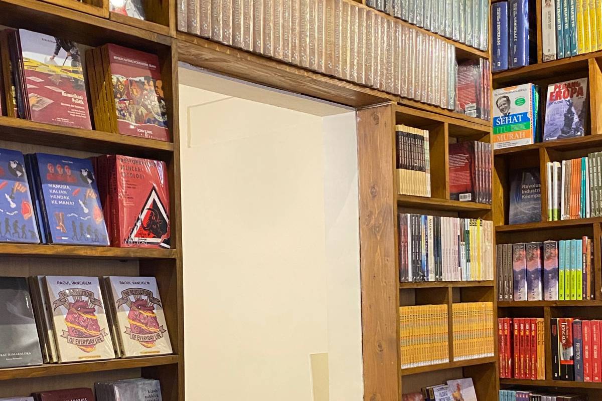 Jajaran buku di Theotraphi (Dok. pribadi/Clean Qurrota) 
