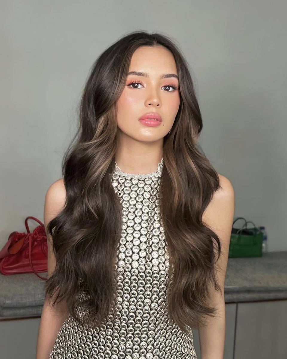 inspirasi gaya rambut panjang ala Beby Tsabina (instagram.com/bebytsabina)