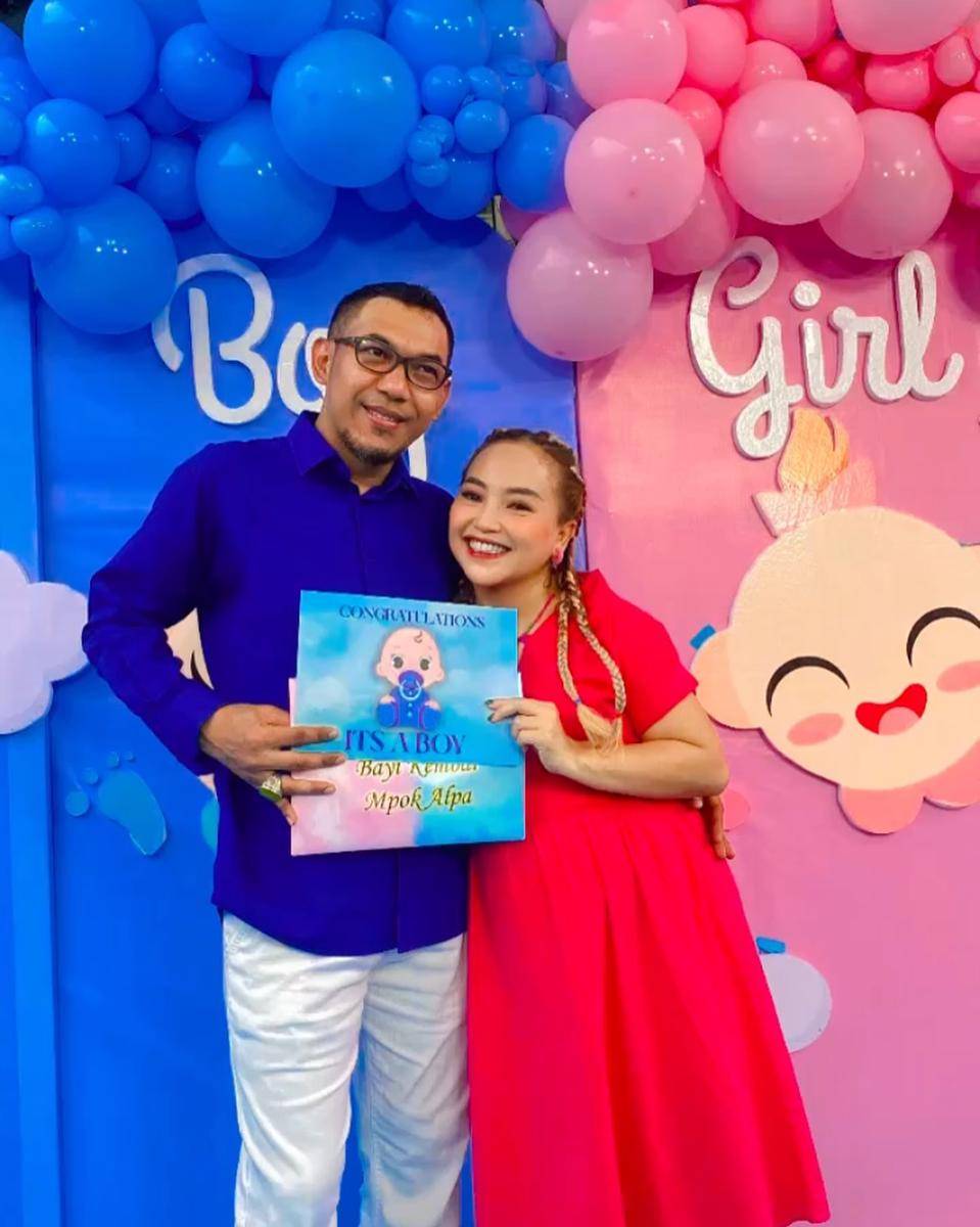 Mpok Alpa dan suami (instagram.com/nina_mpokalpa)