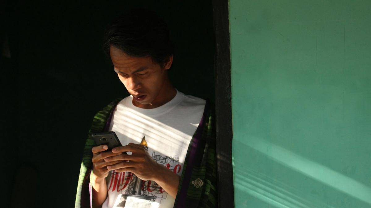 ilustrasi mengatasi layar smartphone yang sering ngelag (unsplash.com/Abdi MS)