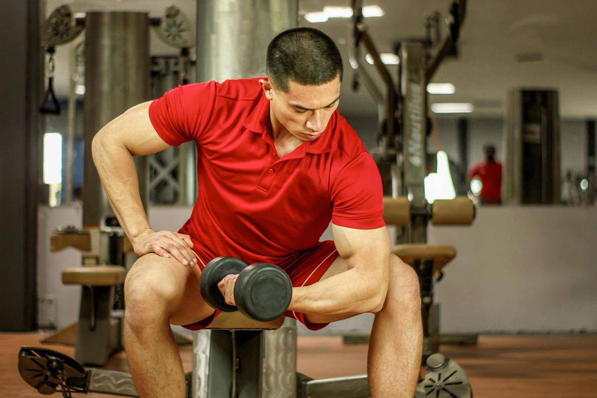 ilustrasi latihan di gym (pexels.com/Uriel Venegas)