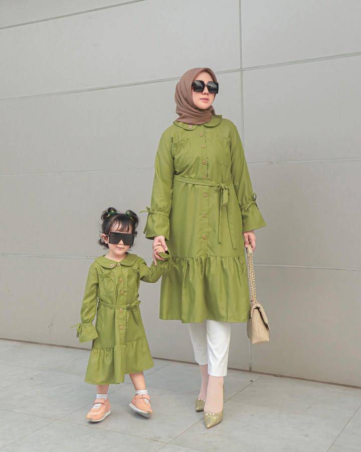 inspirasi OOTD ibu dan anak ala Ayu Indriati (instagram.com/ayuindriati)
