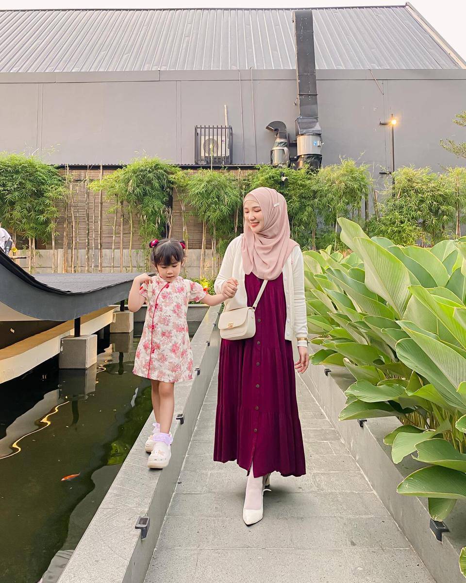 inspirasi OOTD ibu dan anak ala Ayu Indriati (instagram.com/ayuindriati)