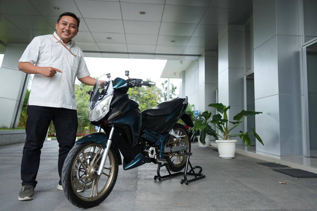 Konversi sepeda motor tua menjadi sepeda motor listrik.(Dok.Humas UMY)