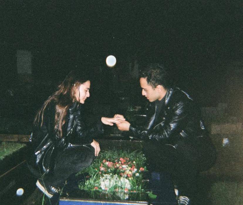 potret Rachquel Nesia dilamar kekasih di makam sang ayah (Instagram.com/rachquelnes)