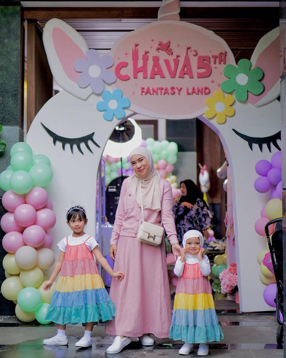 referensi outfit ibu dan anak ala Fitri Tropica (instagram.com/fitrop)