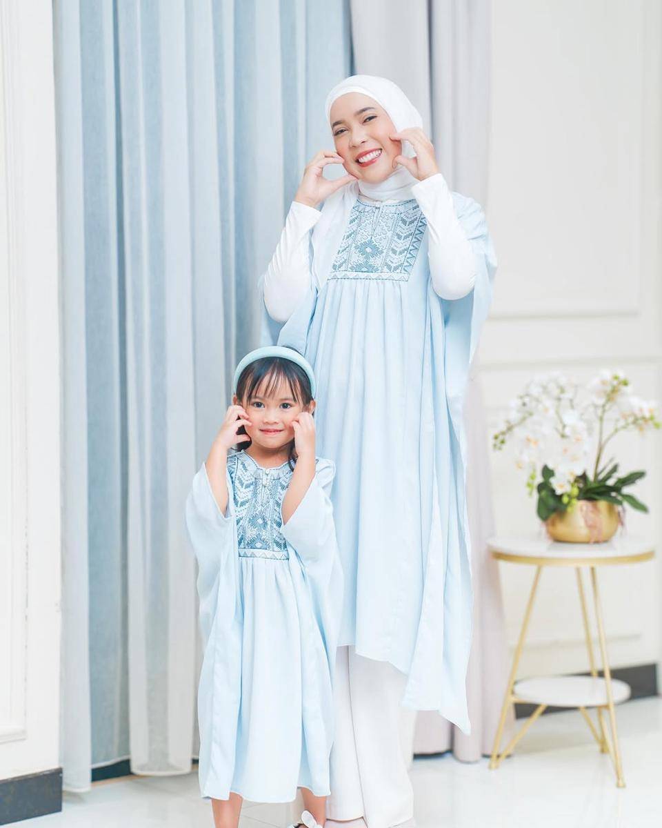 referensi outfit ibu dan anak ala Fitri Tropica (instagram.com/fitrop)