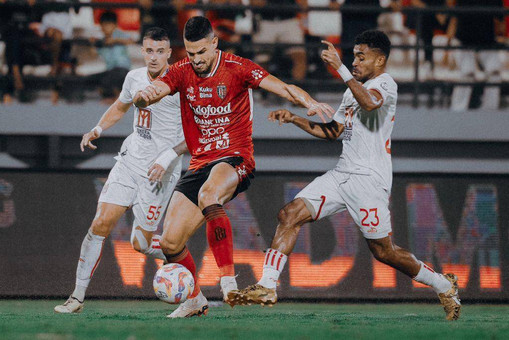 Salah satu momen laga pekan ke-23 BRI Liga 1 2024/2025 antara Bali United melawan Malut United yang berlangsung di Stadion Kapten I Wayan Dipta Gianyar pada 17 Februari 2025. (Twitter.com/BaliUtd)