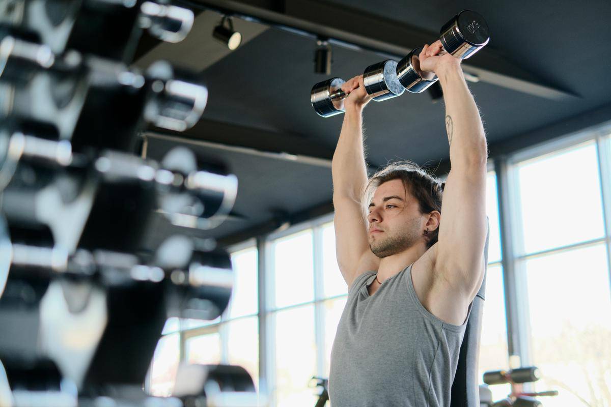 ilustrasi pemula di gym (pexels.com/Ivan Samkov)