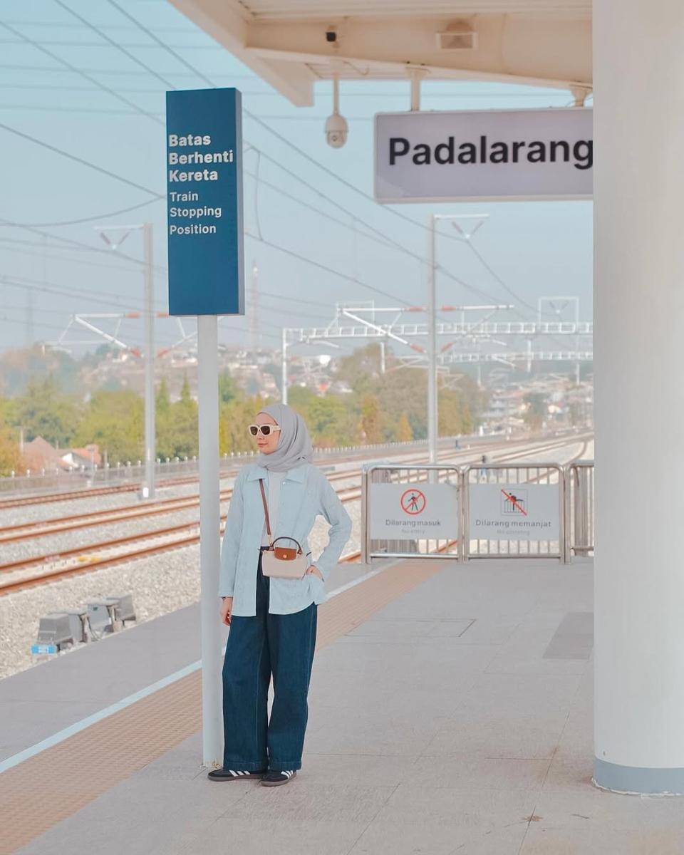 outfit hijab ngampus buat maba ala Dhatu Rembulan (instagram.com/dhaturembulan)