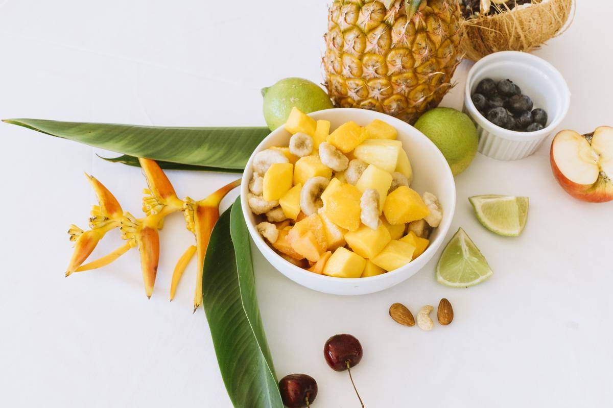 ilustrasi buah jeruk dan nanas (freepik.com/Freepik)