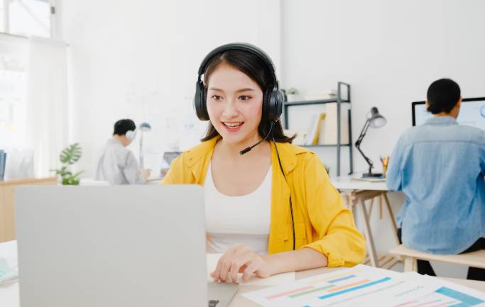 ilustrasi pekerjaan customer service