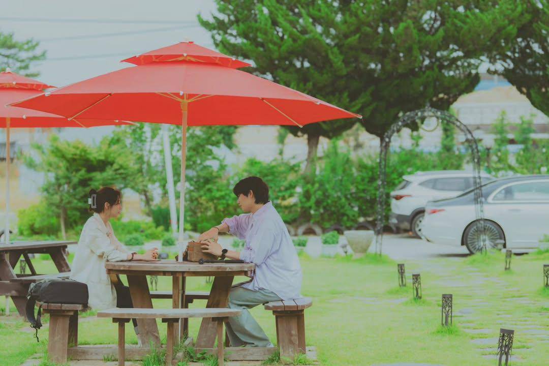 Gong Seung Yeon dan Kim Jae Young di KDrama My Lovely Journey (instagram.com/travelagency_summer)