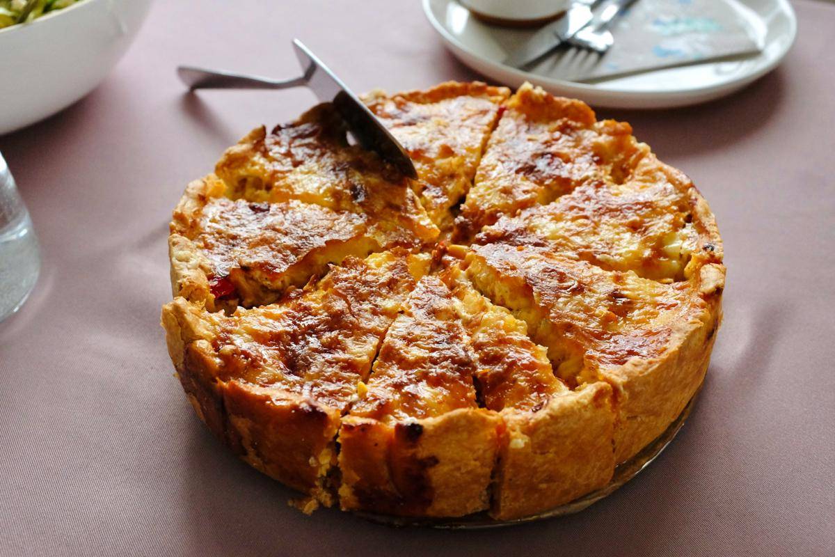ilustrasi quiche kerak kentang ala Mediterania 