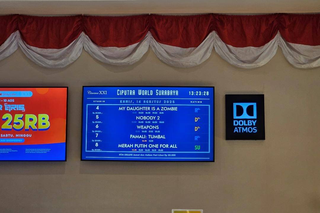 Suasana nonton Merah Putih One for All di Surabaya