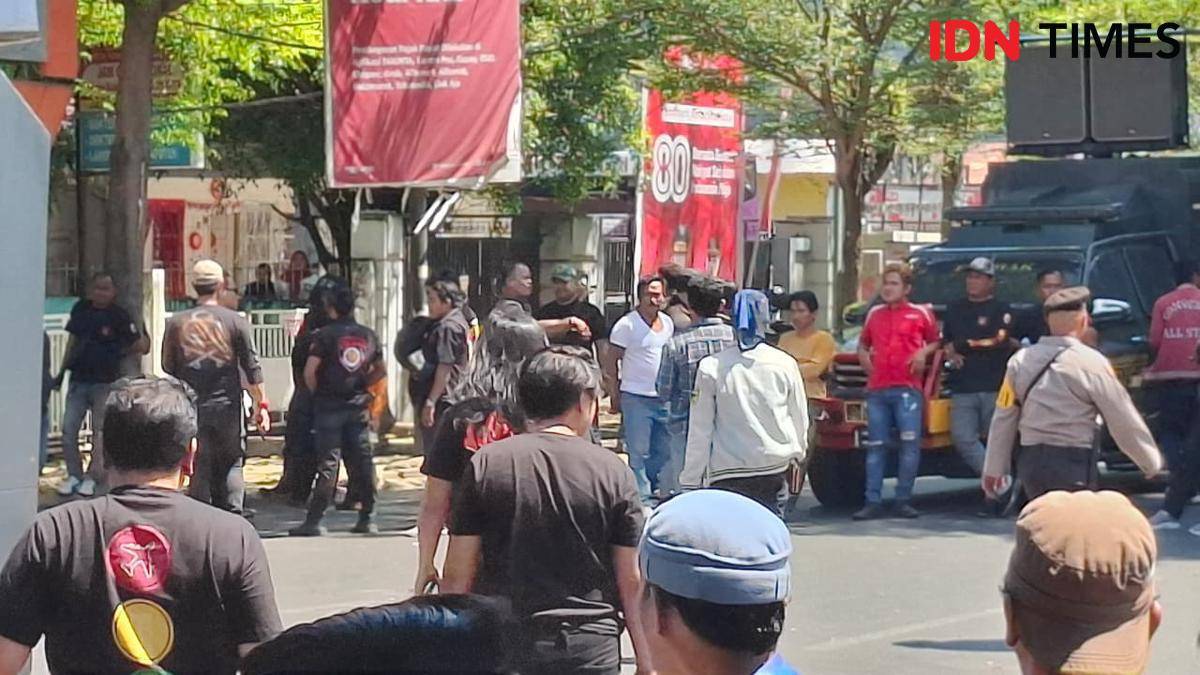 Unjuk rasa mahasiswa Papua di Makassar, Jumat (15/8/2025).